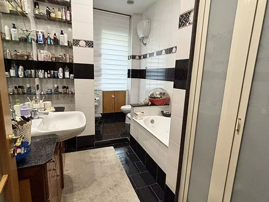 Immagine 15 di Casa trifamiliare in vendita  in Via Raimondo Annecchino snc a Pozzuoli