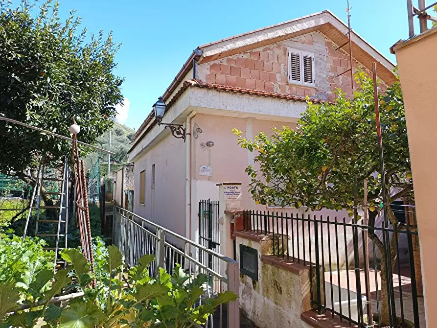 Immagine 1 di Casa semindipendente in vendita  in via chiusa 2 a Ascea