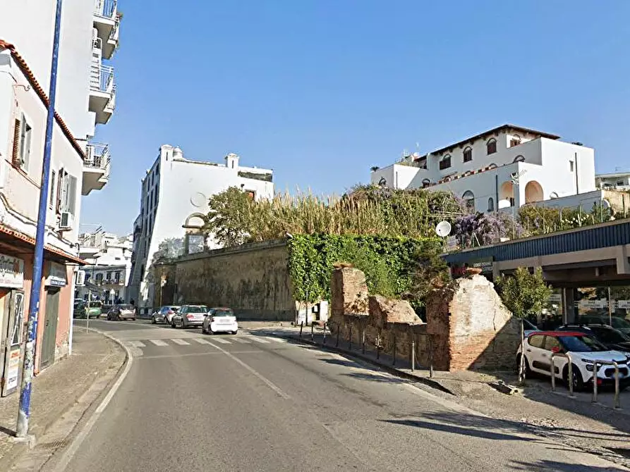 Immagine 3 di Locale commerciale in vendita  in Corso Nicola Terracciano 5 a Pozzuoli
