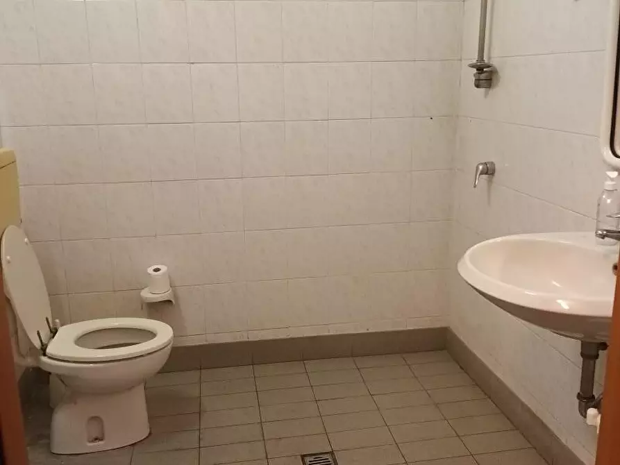 Immagine 16 di Locale commerciale in affitto  in via Alessandro Astesani  16 a Milano