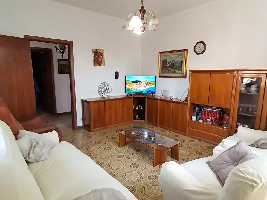 Immagine 9 di Abitazione tipica in affitto  in via rozzone 18 a Ortonovo