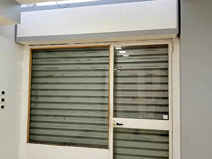 Immagine 5 di Negozio in vendita  in via Gian rinaldo Carli 39 a Milano