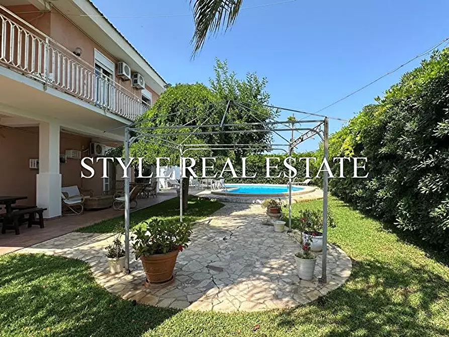 Immagine 3 di Villa in vendita  in Via Mar Tirreno 2 a Siracusa