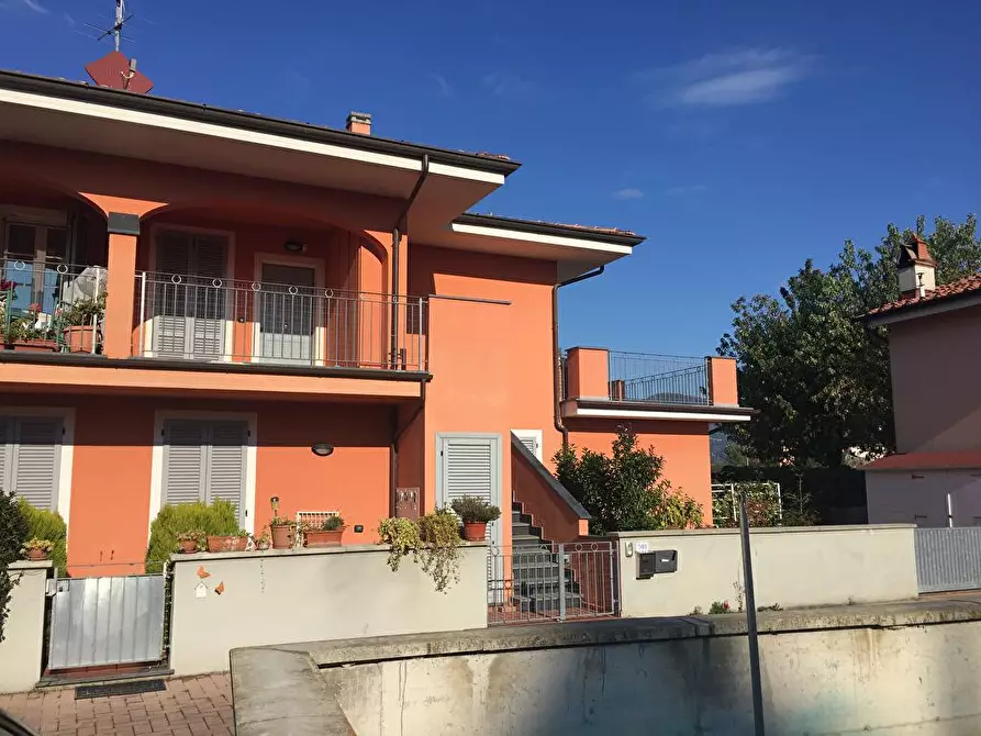 Immagine 1 di Villetta a schiera in affitto  in Via Villa Landi 501 a Lucca