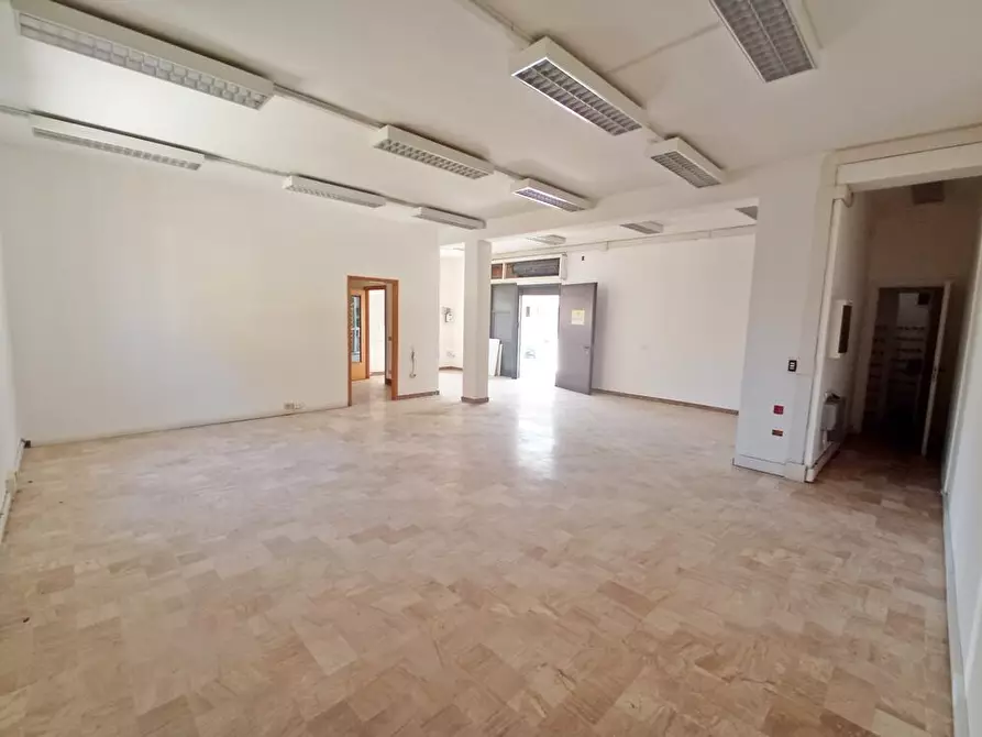 Immagine 7 di Locale commerciale in vendita  in Via bruno 5 a Sassari