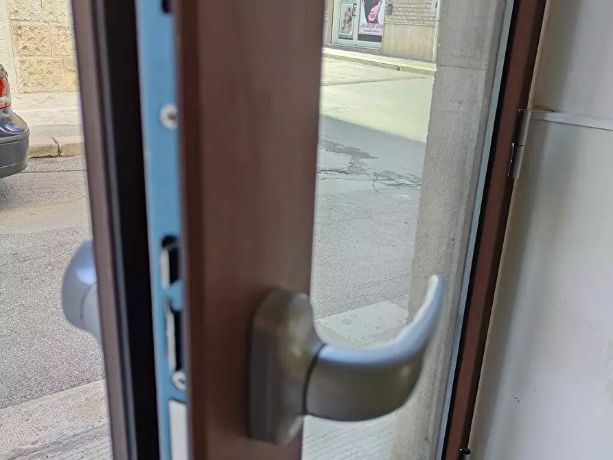 Immagine 7 di Attività commerciale in affitto  in Via Estramurale Lucatorto 30 B a Bitetto
