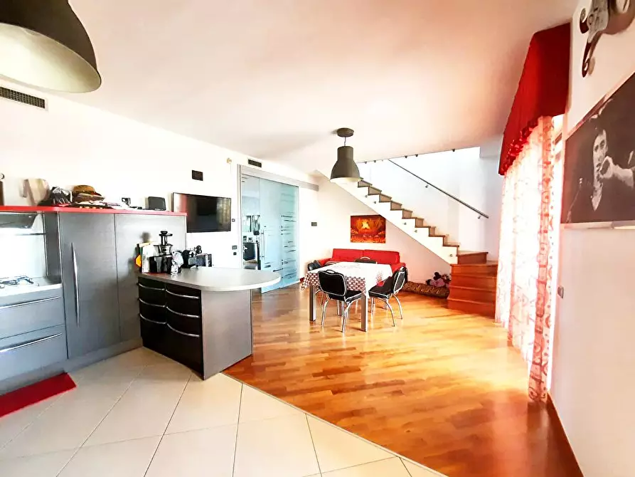 Immagine 11 di Attico in vendita  in via perosi a Bari