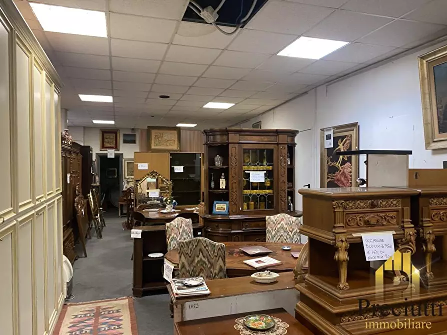 Immagine 8 di Locale commerciale in vendita  in VIA DI BRAVETTA 112 a Roma