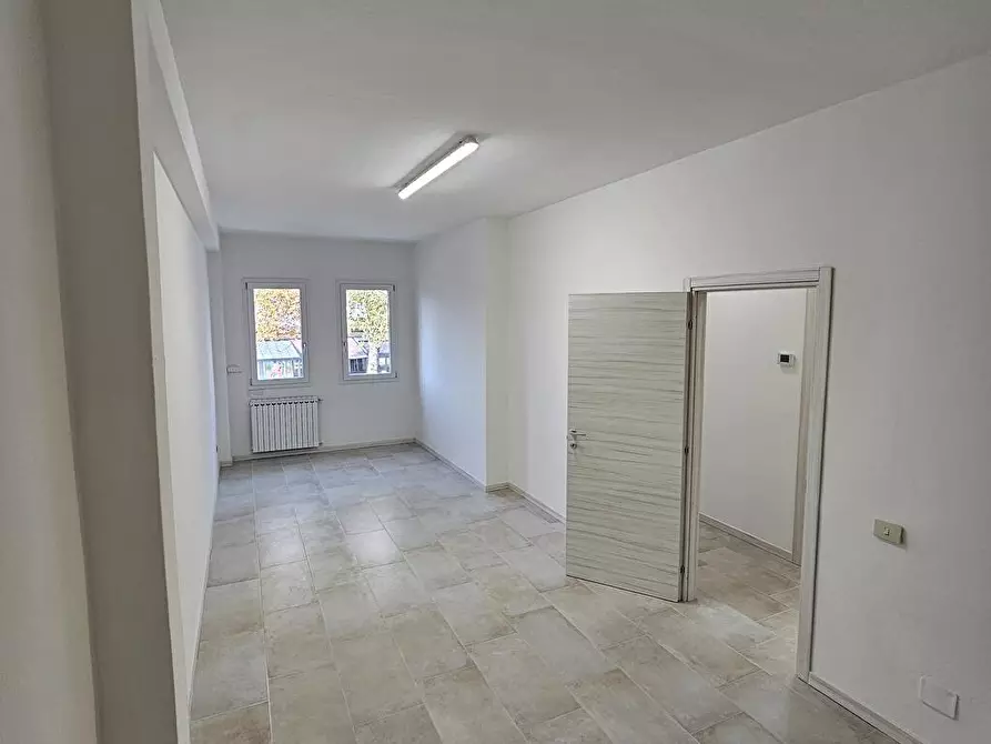 Immagine 1 di Laboratorio in affitto  in VIALE CADUTI SUL LAVORO N. 184 a Modena