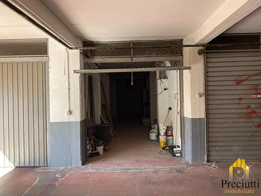 Immagine 3 di Box auto in vendita  in VIA DEL FONTANILE ARENATO 308 a Roma