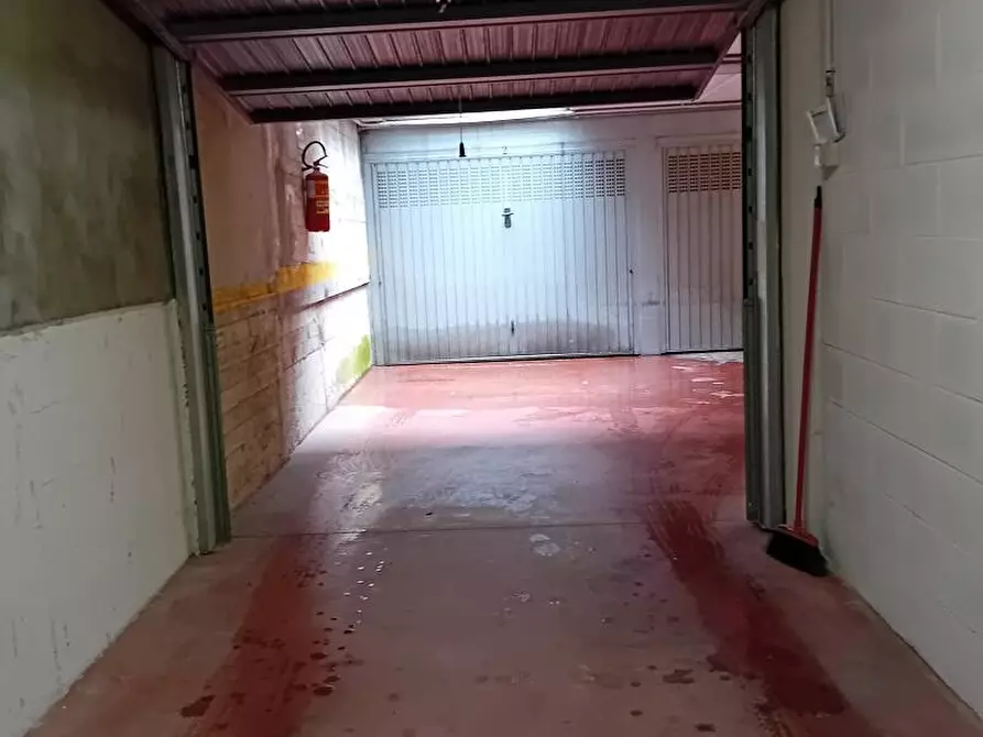 Immagine 3 di Garage in vendita  in via Franco Faccio  20 a Milano