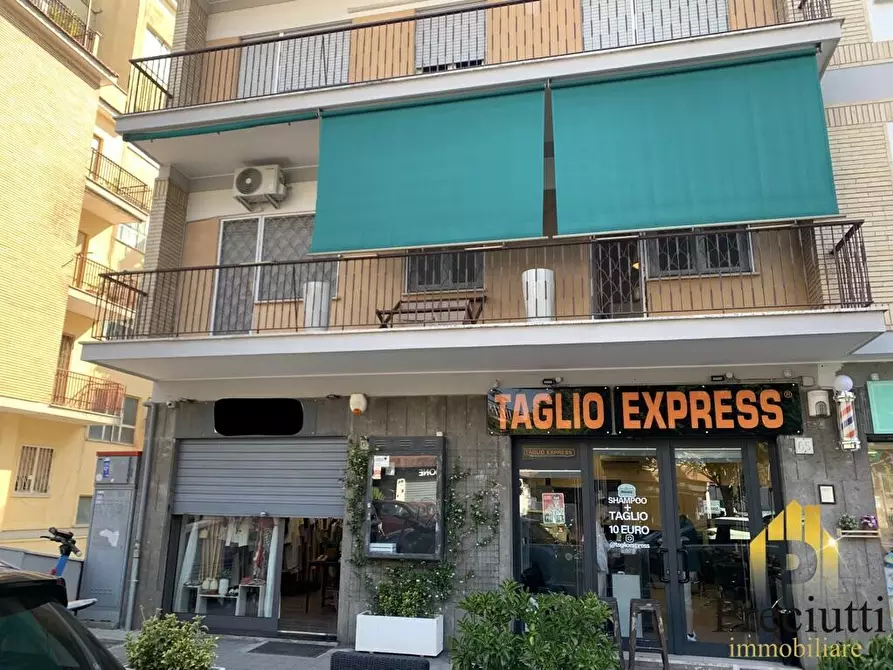 Immagine 1 di Negozio in vendita  in VIA CAMILLO SERAFINI 63 a Roma