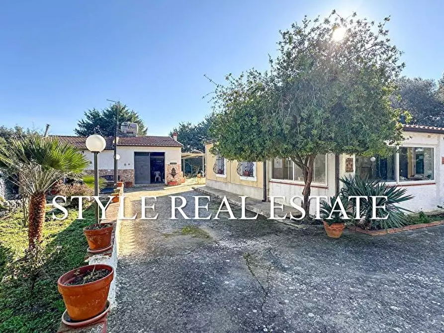 Immagine 3 di Villa in vendita  in Contrada Manghisi - a Noto