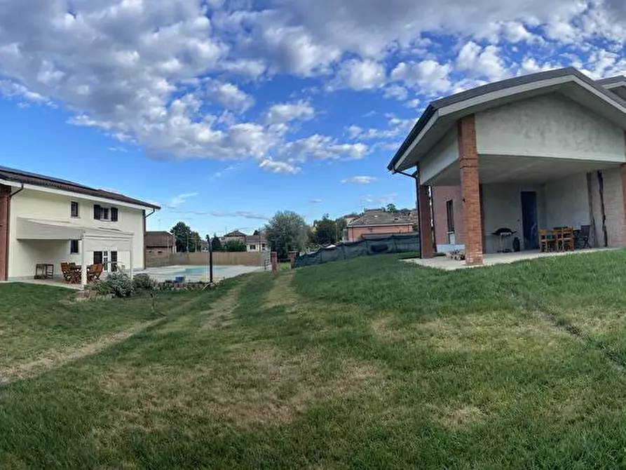 Immagine 3 di Villa in vendita  in Frazione Serravalle 141C a Asti