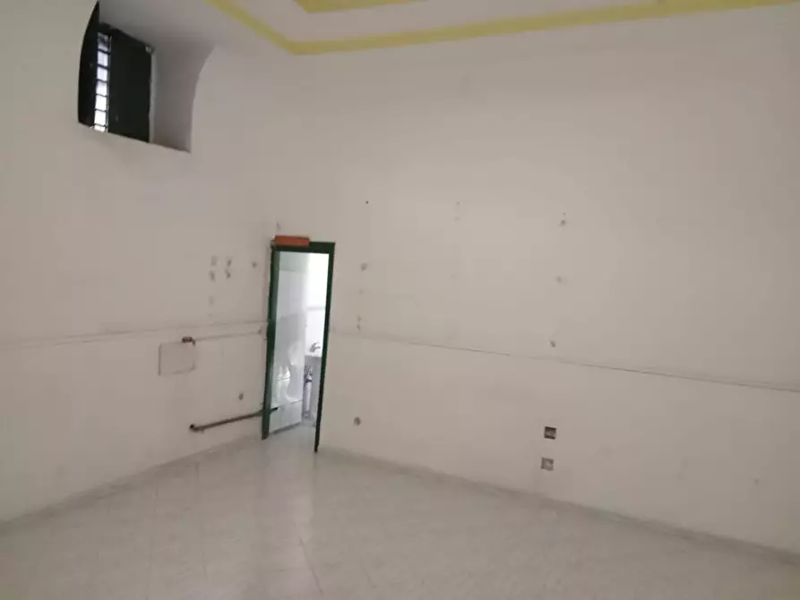 Immagine 1 di Locale commerciale in affitto  in Via Caduti Per la Patria 54 a Striano