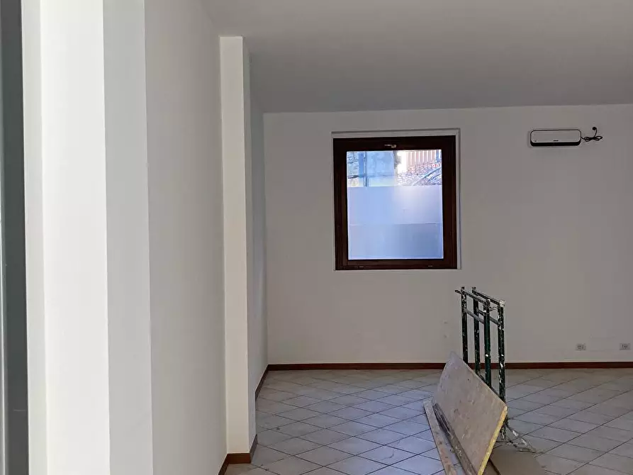 Immagine 5 di Locale commerciale in affitto  in Via Roma  16 a Telgate