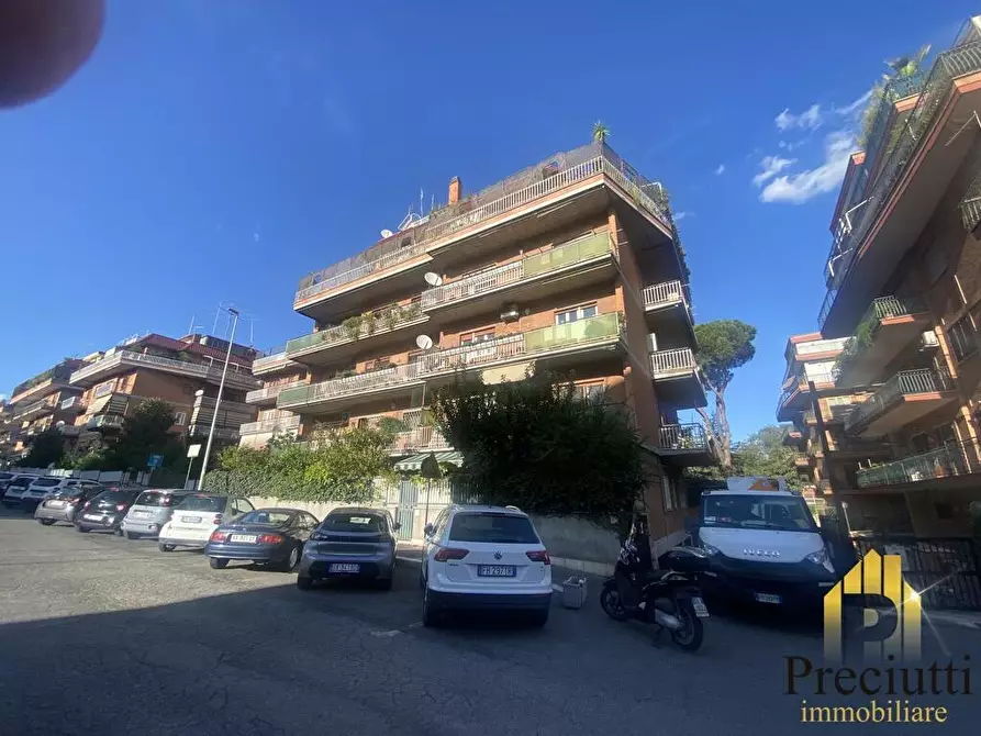 Immagine 16 di Negozio in affitto  in VIA ANTONIO SOGLIANO 74 a Roma