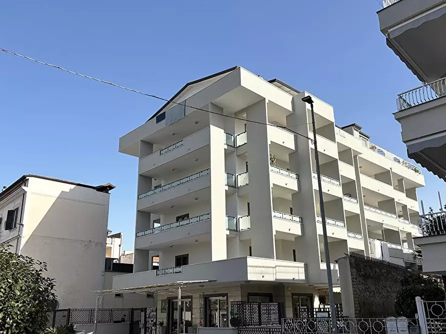 Immagine 16 di Locale commerciale in affitto  in Via Orazio Quinto Flacco 5 a Aversa