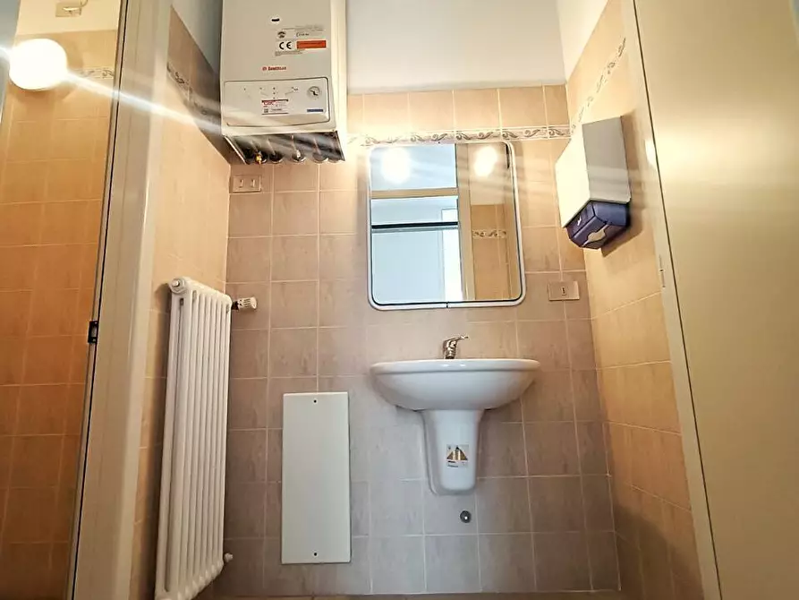 Immagine 3 di Attività commerciale in affitto  in  Via Marco Dalla Vecchia 14 a Schio