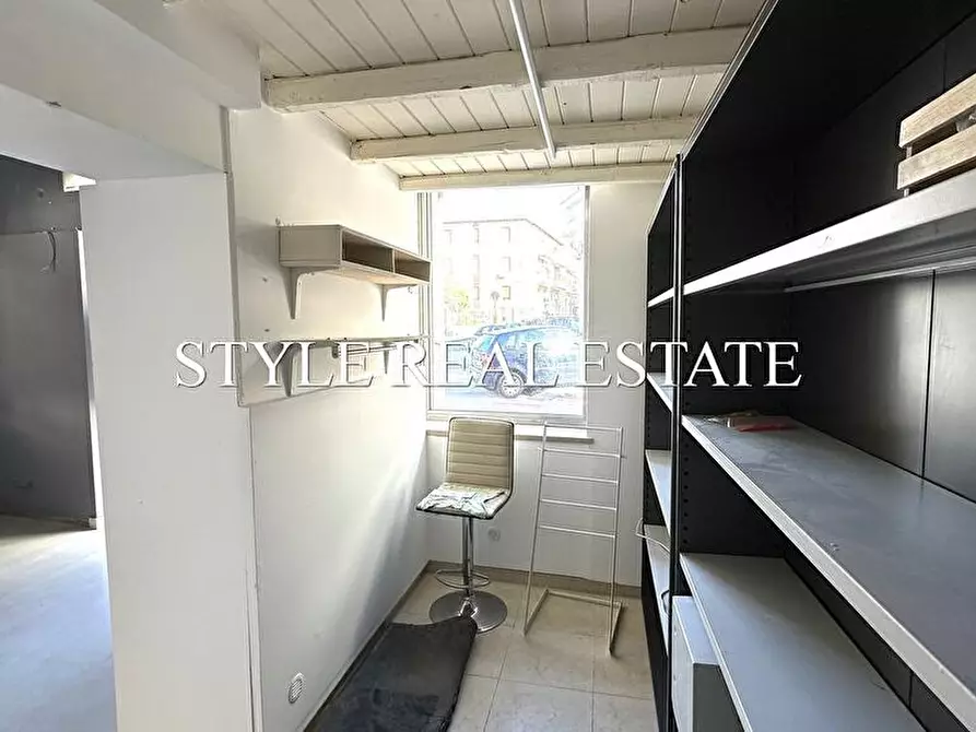 Immagine 3 di Locale commerciale in vendita  in Via Ierone l'Etneo 86 a Siracusa