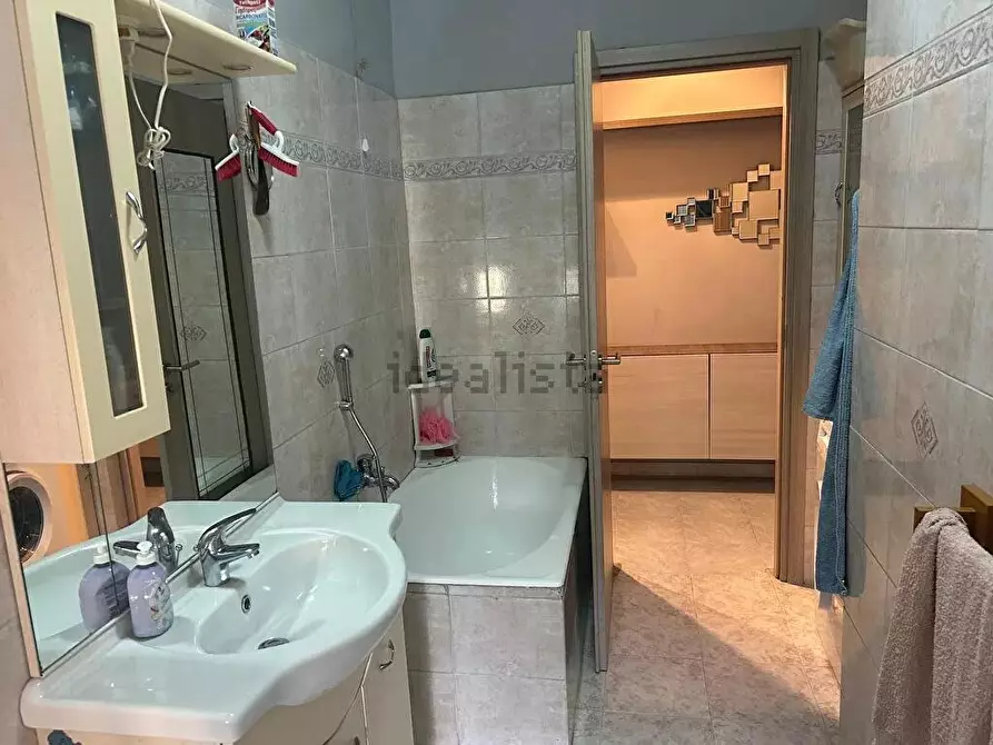 Immagine 4 di Abitazione tipica in vendita  in via alcide de gasperi 27 a Muggiò