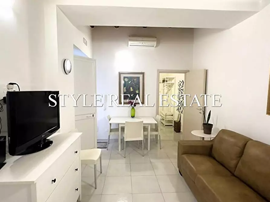 Immagine 11 di Palazzo in vendita  in Via Pietro - a Siracusa