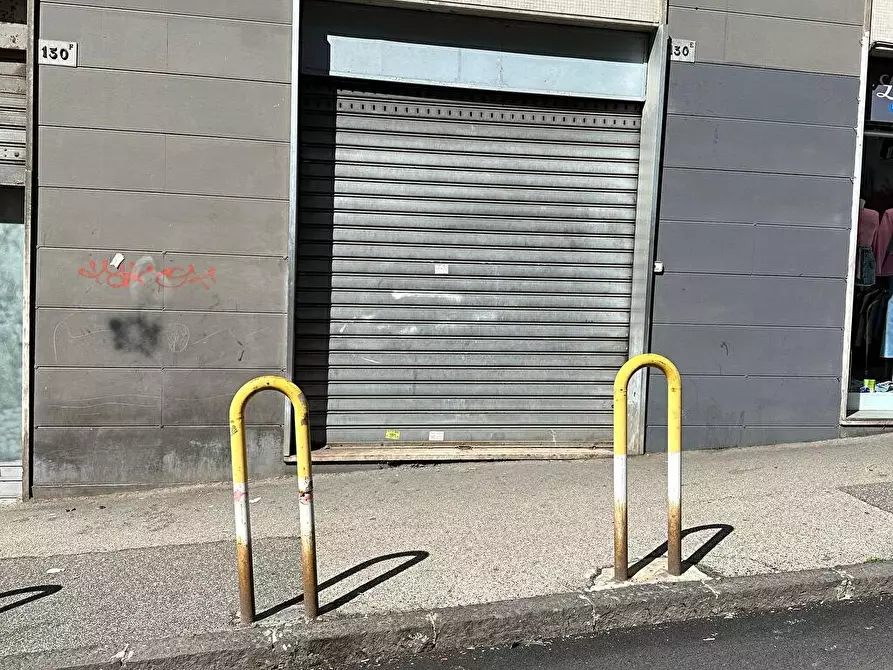 Immagine 2 di Negozio in vendita  in vico Acitillo 81 a Napoli