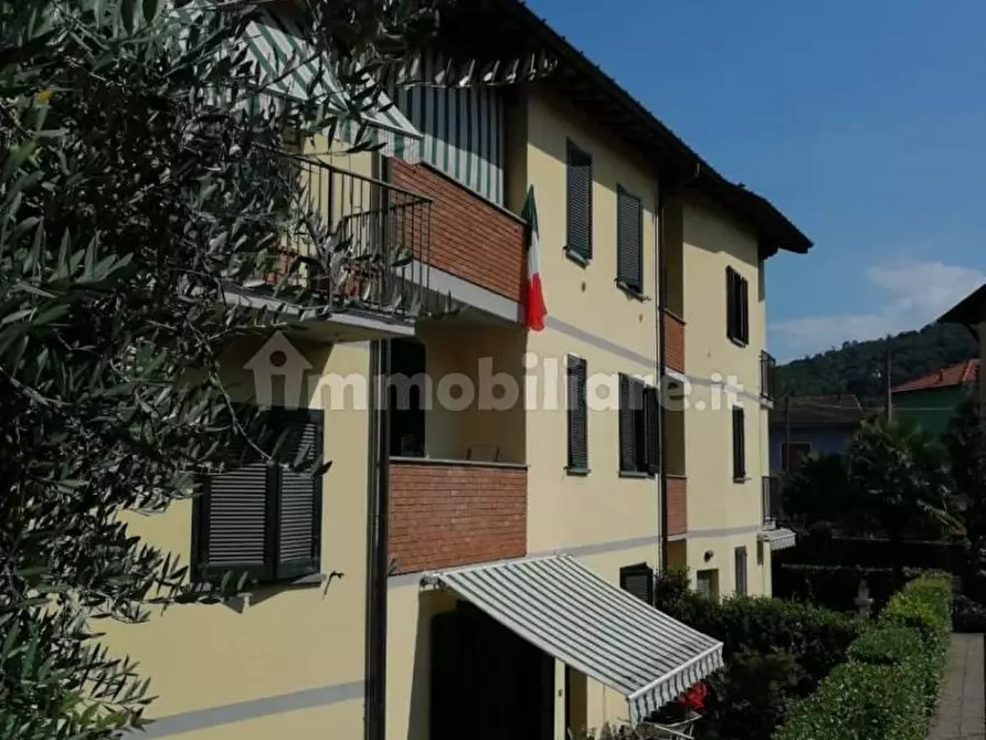 Immagine 2 di Appartamento in affitto  a Laveno-Mombello
