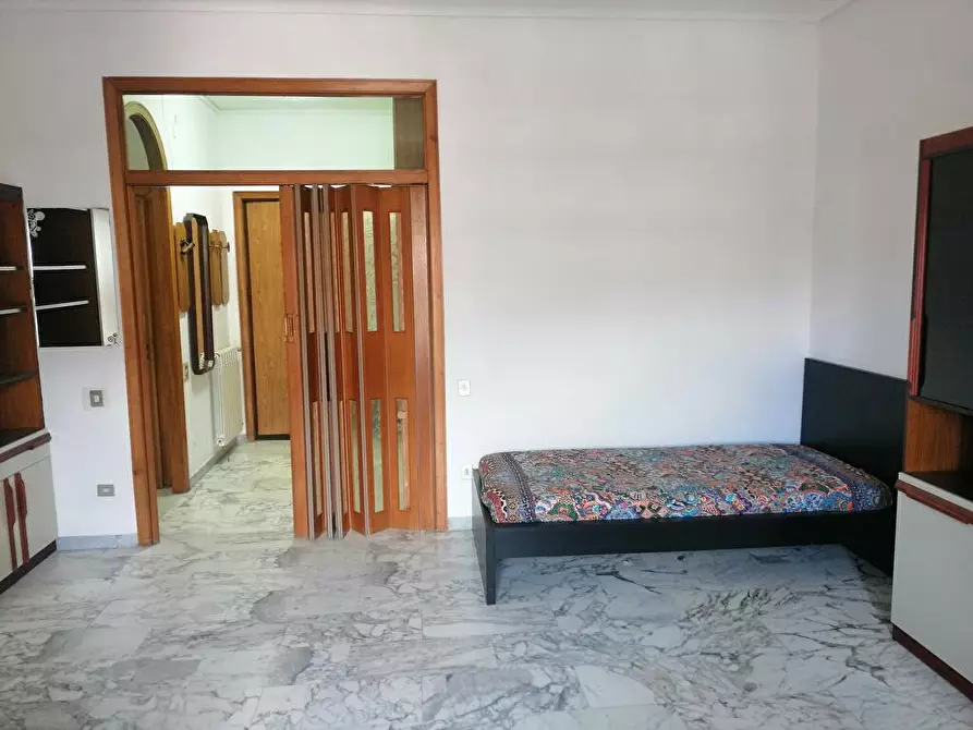 Immagine 2 di Stanza singola in affitto  in Parco San Paolo 30 a Napoli