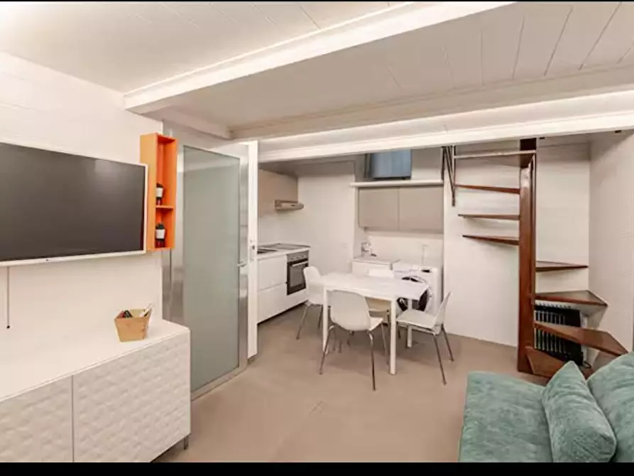 Immagine 5 di Loft/Open space in affitto  in Via Riviera di chiaia 155 a Napoli