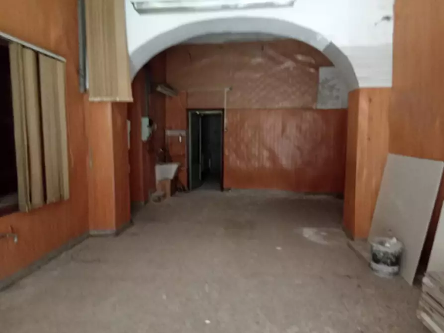 Immagine 1 di Locale commerciale in affitto  in Corso Umberto I 1 a Sarno