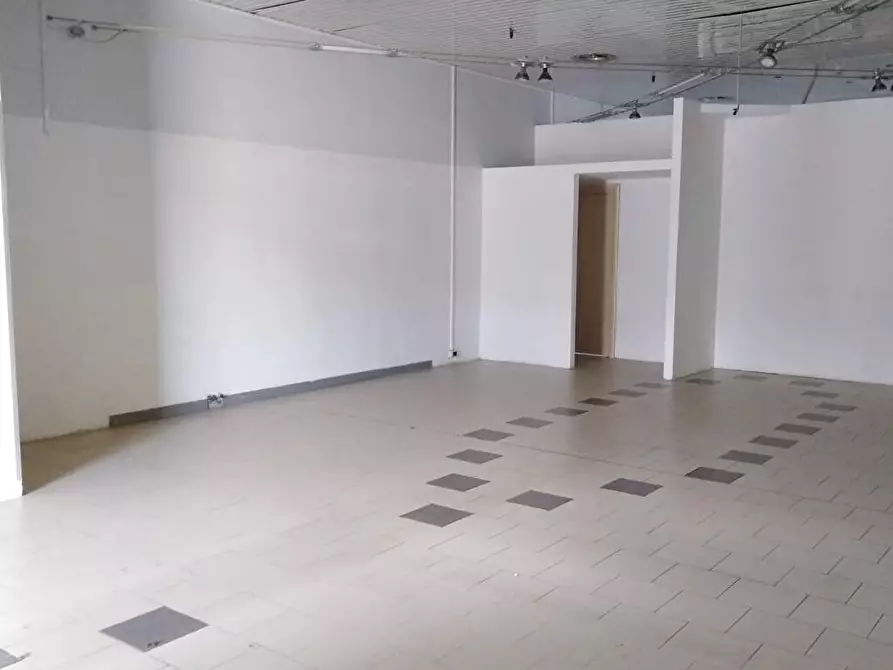 Immagine 2 di Attività commerciale in affitto  in via Brodolini 8 a Cavriago