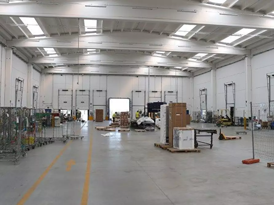 Immagine 3 di Magazzino in affitto  a Pisa