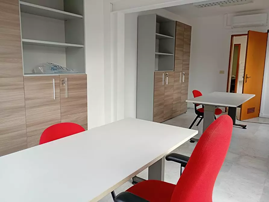 Immagine 1 di Ufficio in affitto  in Via delle Pianazze 74 a La Spezia
