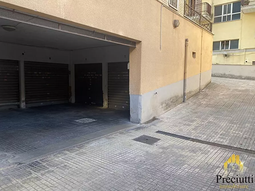 Immagine 2 di Box auto in vendita  in VIA CAMILLO SERAFINI 61 a Roma