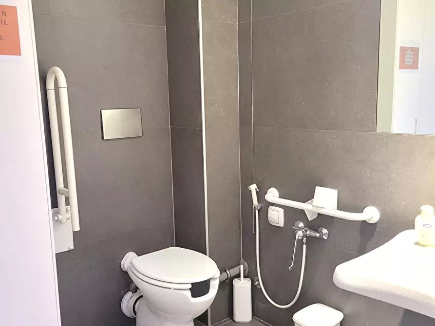 Immagine 11 di Ufficio in affitto  in CORSO SEMPIONE  43 a Milano