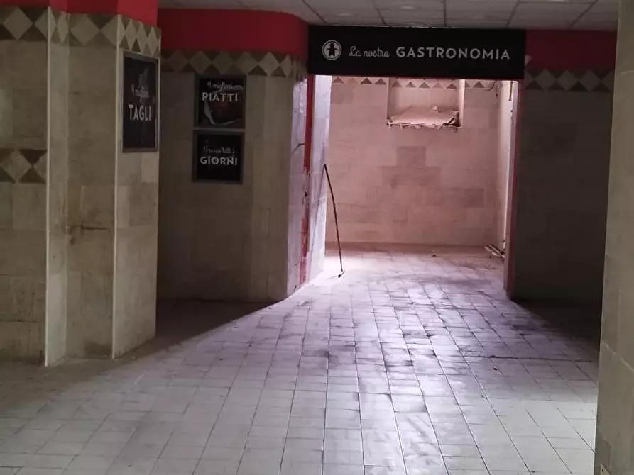 Immagine 2 di Locale commerciale in affitto  in Via Laudisio 25 a Sarno