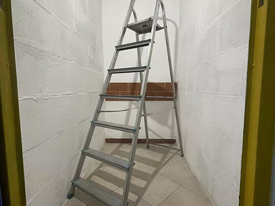 Immagine 3 di Deposito in affitto  in Via Di Tiglio 43 a Lucca