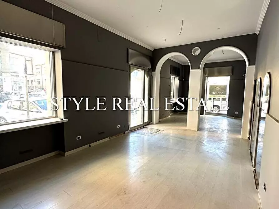 Immagine 4 di Locale commerciale in vendita  in Via Ierone l'Etneo 86 a Siracusa