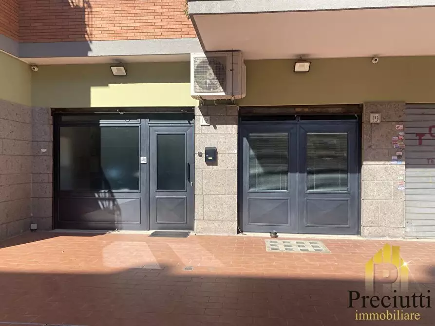 Immagine 3 di Negozio in vendita  in VIA FRANCESCO VETTORI 19 a Roma