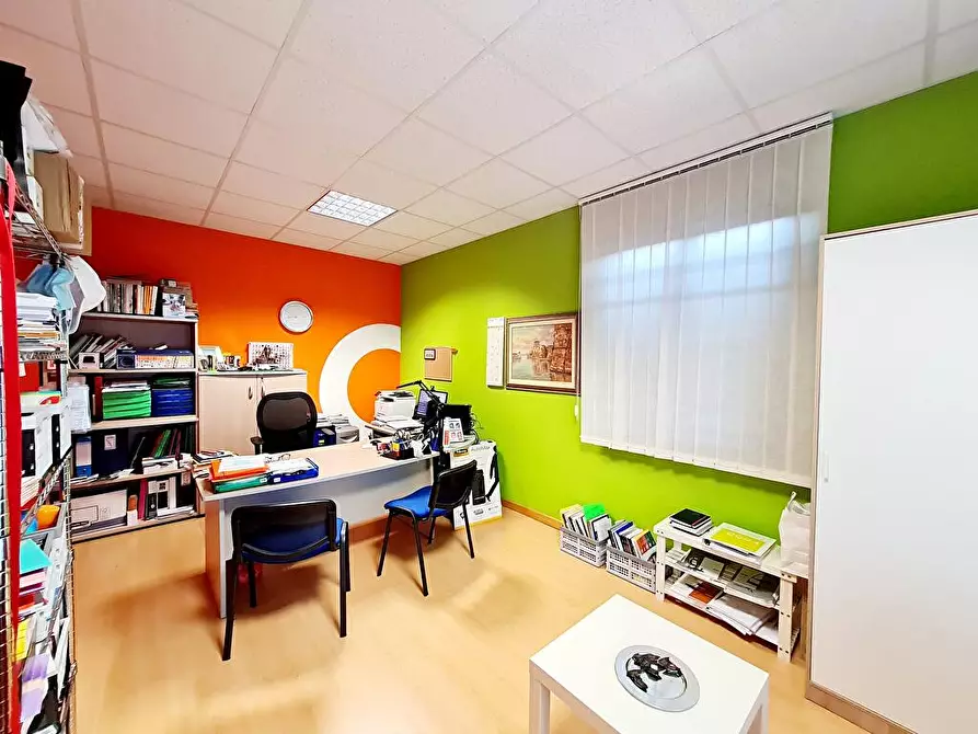 Immagine 4 di Ufficio in affitto  a Capannori