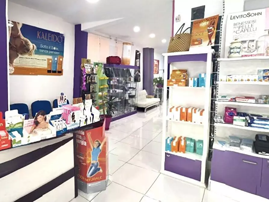 Immagine 4 di Locale commerciale in affitto  in via liborio giuffrè  16 a Palermo