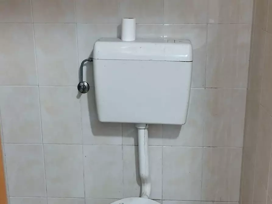 Immagine 8 di Locale commerciale in affitto  in Via Laudisio 25 a Sarno