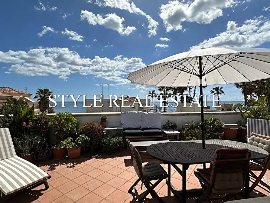 Immagine 1 di Appartamento in vendita  in Via Cimone 10 a Siracusa