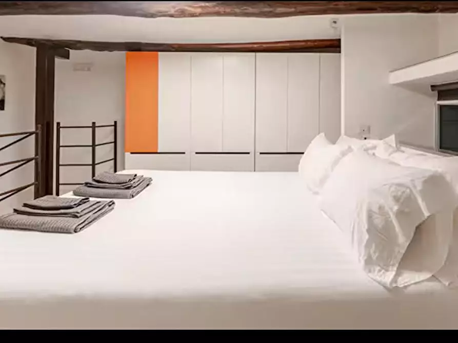 Immagine 3 di Loft/Open space in affitto  in Via Riviera di chiaia 155 a Napoli