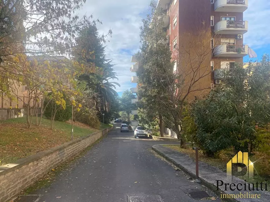 Immagine 18 di Box auto in vendita  in VIA BRAVETTA  256 a Roma