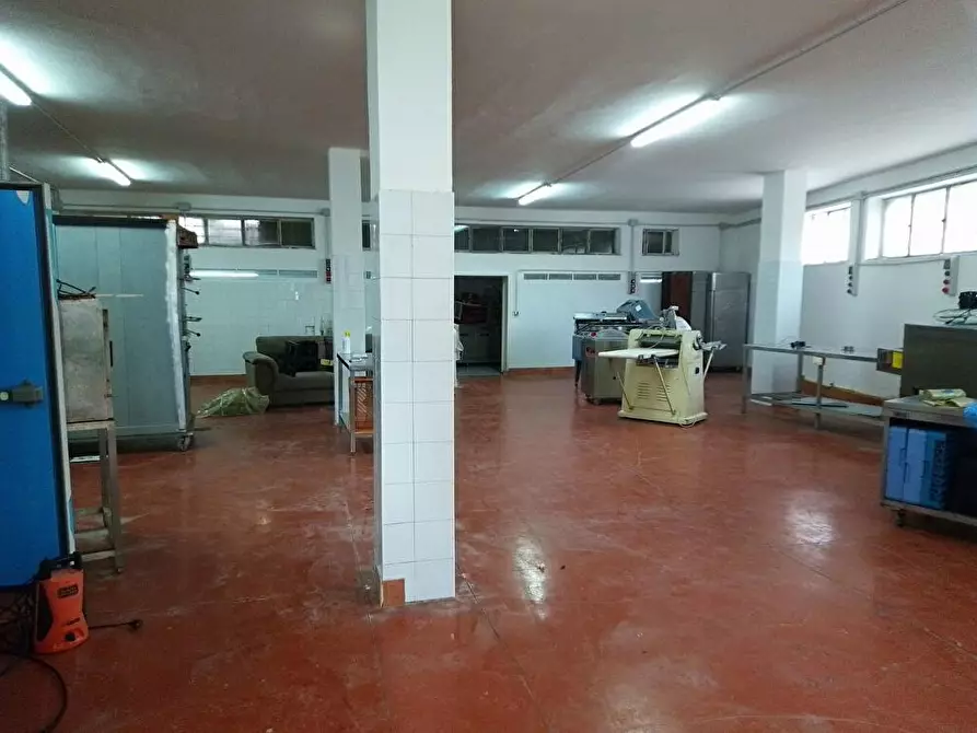 Immagine 9 di Laboratorio in affitto  in Via Castagnitiello 1 a Sarno