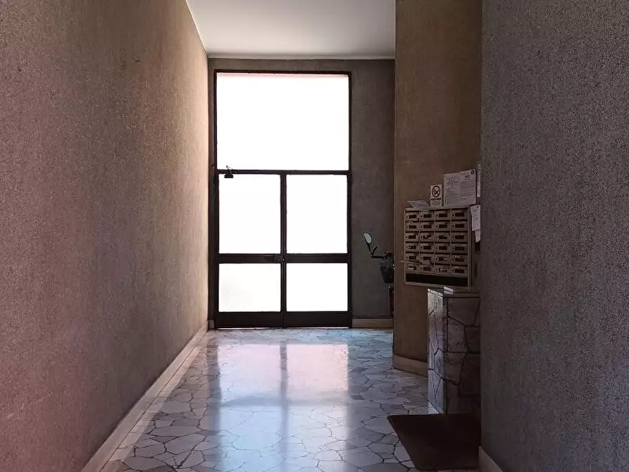 Immagine 12 di Negozio in vendita  in via Gian Rinaldo Carli 39 a Milano