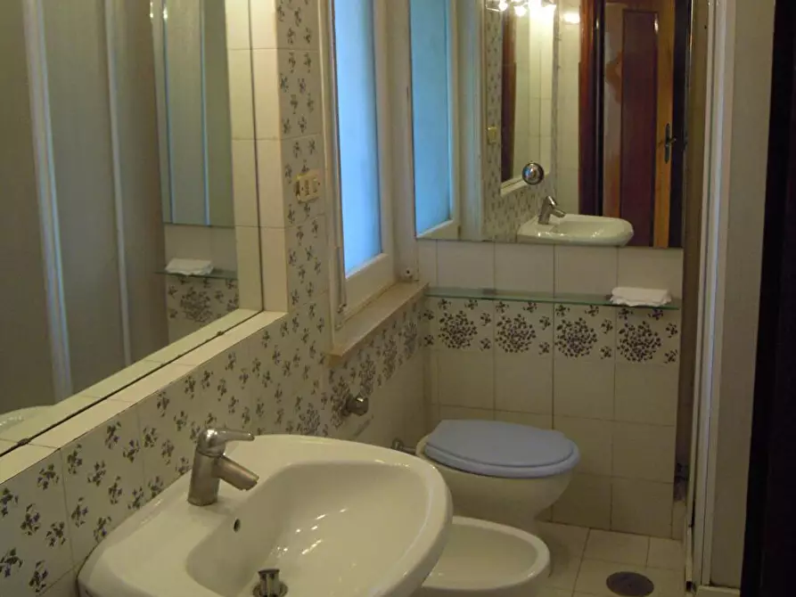 Immagine 5 di Camera in affitto  a Napoli