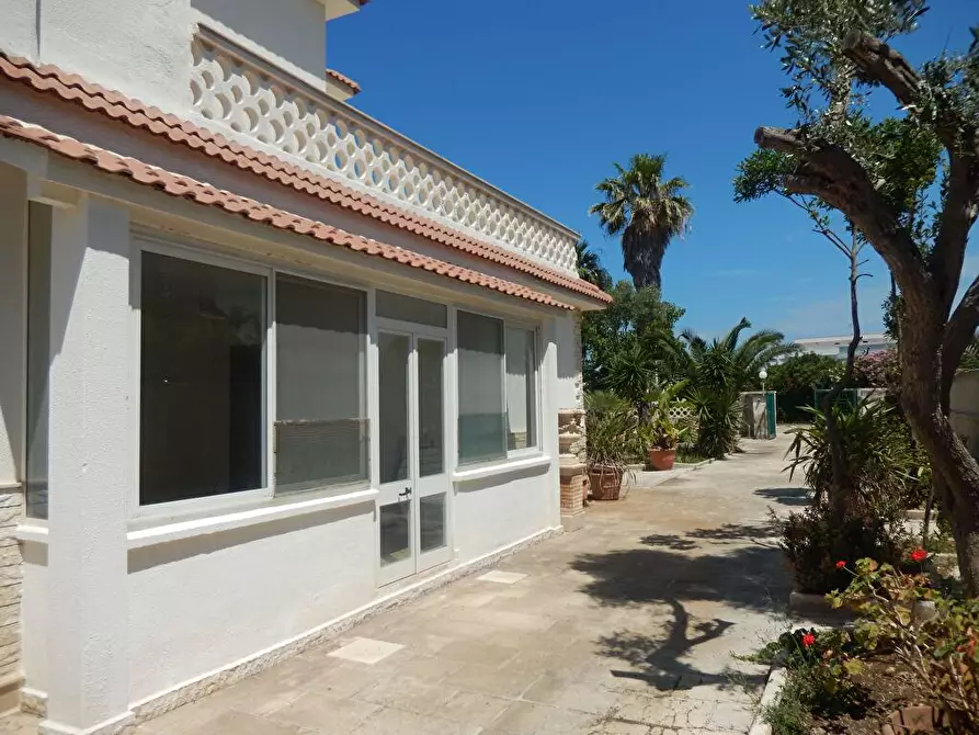 Immagine 5 di Villa in vendita  in via Bari km 788 a Giovinazzo